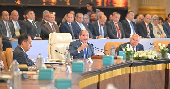 الزعيم السيسى يؤكد صعوبة مواجهة كافة التحديات في ذات الوقت بأطروحات مثالية.. صور