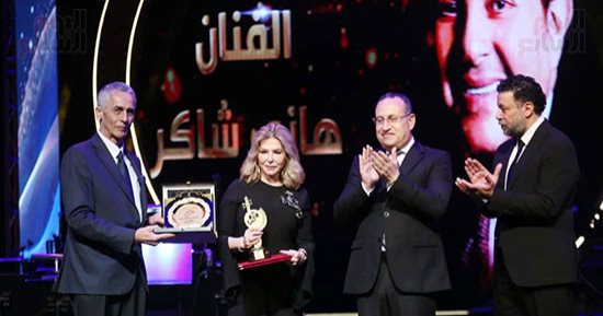 بكاء في افتتاح مهرجان الموسيقى العربية.. أرملة هاني شاكر تتسلم التكريم