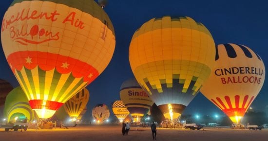 رحلات البالون الطائر تنعش قلوب السياح بالأقصر
