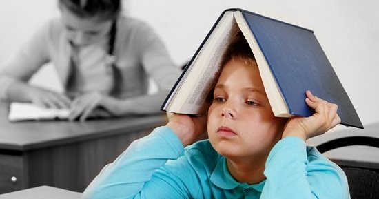 زهقان ومش عايز يذاكر.. نصائح لمساعدة الطفل على التخلص من الملل