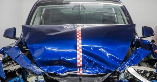 وفاة رجل دهسته سيارة تسلا بسبب تشغيل القيادة الذاتية بها