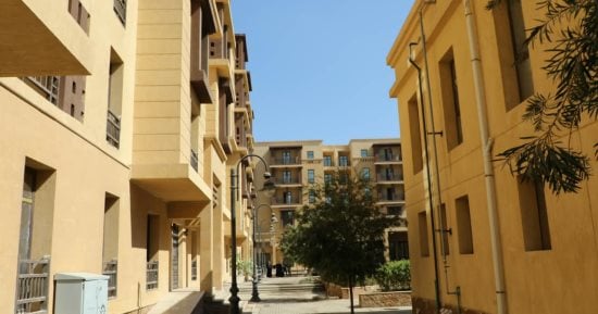 من منطقة "الطيبي" إلى "روضة السيدة 2".. قصة نجاح جديدة لإنقاذ الأهالي من العشوائيات وتوفير حياة كريمة.. محافظ القاهرة: توفير سكن آمن وحياة كريمة تنفيذاً لتوجيهات فخامة الرئيس عبد الفتاح السيسي