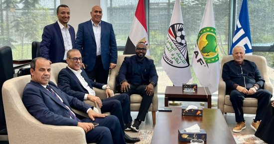 أبو ريدة يستقبل وفد فيفا لمناقشة الحوكمة المالية وورشة الانتقالات الدولية