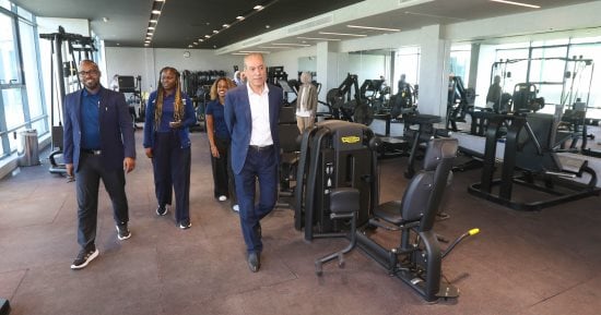 وفد فيفا يتفقد مركز المنتخبات الوطنية ويشيد بالمنشآت والملاعب فى مصر