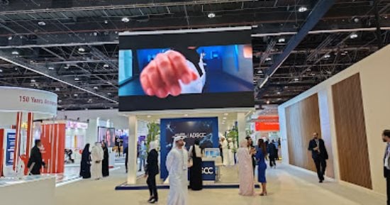 يهمنى الإنسان.. خبراء وأطباء فى قمة مستقبل الصحة بأبو ظبى: الـAi لن يستبدل الطبيب وتوقعات بظهور تخصصات صحية أكثر إنسانية.. أبحاث وتقنيات للتنبؤ بالمرض قبل ظهور الأعراض أو الألم.. وجودة الحياة لها الأولولية
