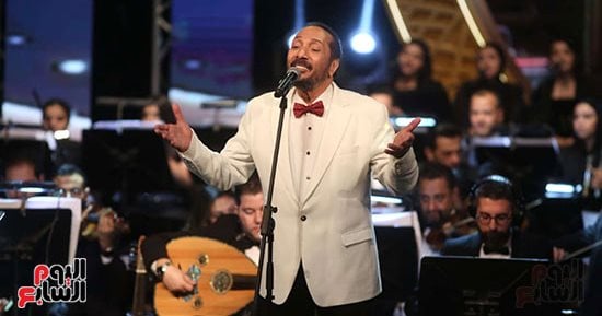 على الحجار يحتفل بمرور 50 عاما على «على قد ما حبينا»: قدمنى بها بليغ حمدى