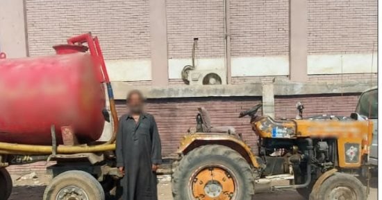 ضبط سائق جرار زراعى ألقى مياه صرف صحي بقطعة أرض فضاء في بنها