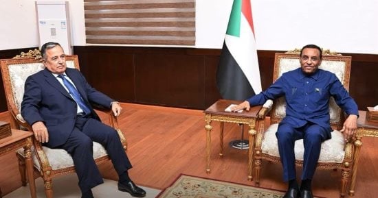 نبيل فهمى يبحث مع رئيس وزراء السودان إحياء مبادرة السلام لإنهاء الحرب