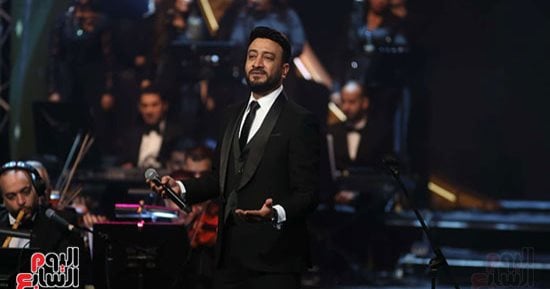 نجم الأوبرا أحمد عفت.. يشعل المسرح الكبير بباقة من روائع الزمن الجميل