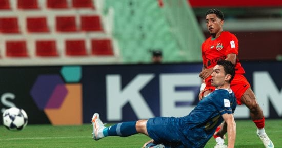 بيزيرا يسجل أول أهدافه ويقود شباب الأهلي للفوز على الاستقلال