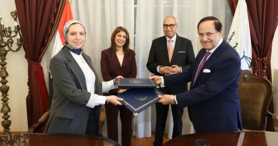رئيس مجلس الدولة يستقبل رئيسة الجامعة المصرية الصينية 