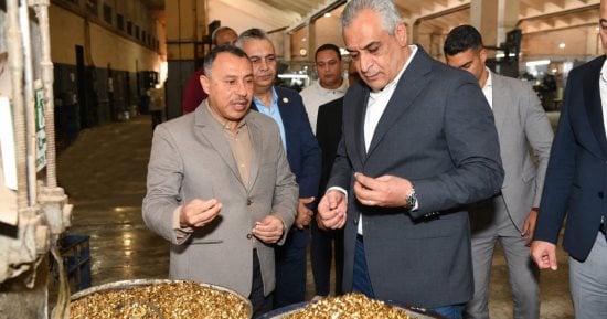 وزير الدولة للإنتاج الحربي يتابع سير الإنتاج في "شبرا للصناعات الهندسية"