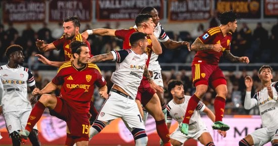 روما يهزم كاليارى 4-2 ويعزز موقعه فى المركز الثالث بالدورى الإيطالى (فيديو)