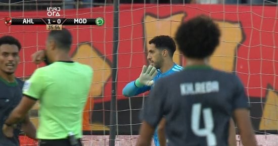 الشوط الأول ..الأهلي يتقدم على مودرن سبورت بهدف الساعة