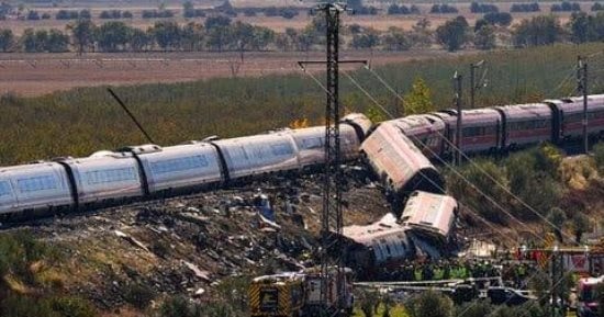 توقف قبل 2 كيلو من موقع الحادث.. قصة القطار الناجي من مأساة سكك حديد إسبانيا