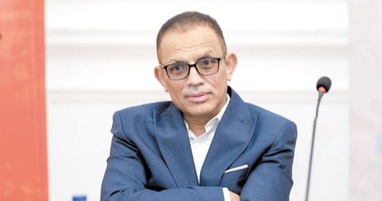 الكاتب والروائى مصطفى عبيد: والدى صاحب الفضل الأكبر فى مسيرتى.. ومصطفى أمين أرسل لى رسالة أدهشت أبى.. وذهبت لمنزل نجيب محفوظ وأنا طفل بعد حصوله على نوبل.. والتاريخ ليس ساحة للتشهير بأبطاله