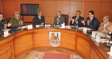 فى بداية المجلس التنفيذى: محافظ بنى سويف يُهنّئ مدير الأمن الجديد