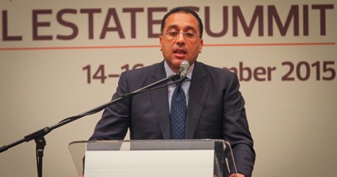 وزير الإسكان: تطبيق رفع الحد الأقصى لعمر محدودى الدخل على مراحل مشروع المليون وحدة.. القرار يهدف لتوفير شقة لكل مواطن فقير.. ويؤكد: طرح 14 ألف وحدة سكنية فى أكتوبر والقاهرة الجديدة نهاية الشهر الجارى