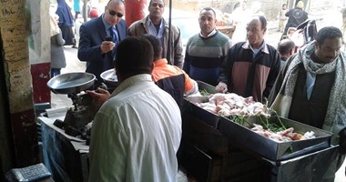 الأجهزة الرقابية تتصدى لمنتجى اللحوم الفاسدة قبل أيام من عيد الأضحى.. مباحث التموين تحبط بيع 22 طن لحوم ودواجن غير صالحة للاستهلاك الآدمى.. ووزير الداخلية يوجه بمنع التلاعب فى الأسعار