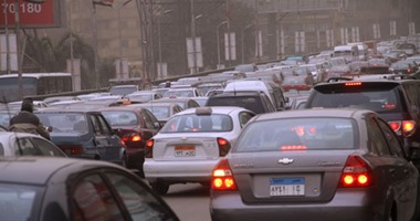 زحام مرورى بسبب حادث مرورى لــ3 سيارات أعلى كوبرى أكتوبر وإصابة شخص