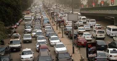 شلل مرورى أعلى كوبرى أكتوبر بسبب زيادة الأحمال