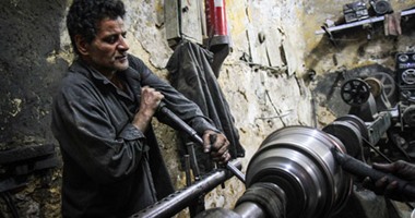 بالصور.. صناعة "أوانى الطعام".. عشان الطريق لقلب الزبون يبدأ بـ"حلة"