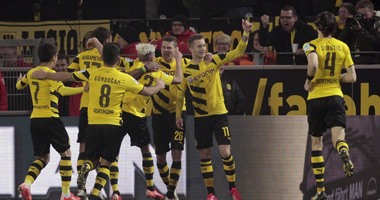 بالفيديو.. جلادباخ يتقدم على دورتموند بهدفين فى شوط مثير
