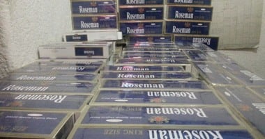 القبض على شخصين بحوزتهما 45 ألف علبة سجائر مهربة بسيوة