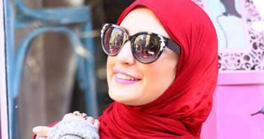 بالصور.. مصممة أزياء تقدم أحدث التصميمات لملابس الجامعة