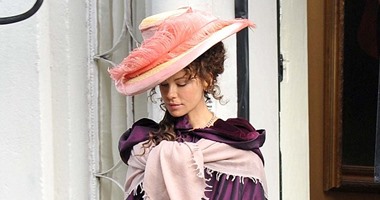 بالصور.. كيت بيكينسيل فى كواليس فيلم " Love & Friendship"