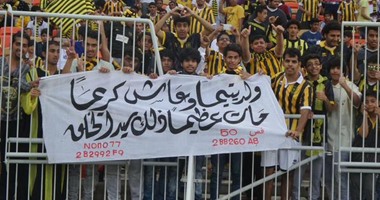 بالصور.. جماهير اتحاد جدة تزين ملعب "الجوهرة" بلافتات نصرة الرسول