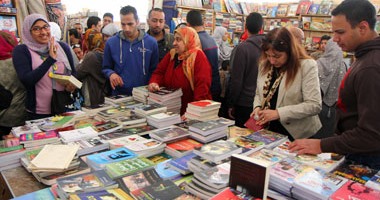 تشيكوف وعبد الله حبة فى الجناح الروسى بمعرض الكتاب