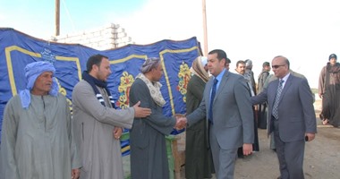 محافظ أسيوط يقدم واجب العزاء فى شهيدى حادث ليبيا بمسقط رأسهم