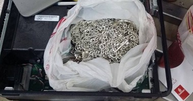 ضبط 2 كيلو فضة مهربة داخل بازار وعاطل وعامل بحوزتهما مخدرات فى الغردقة
