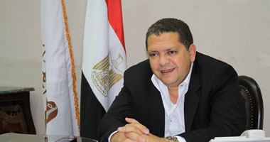 صوت.. عضو العليا للوفد يدعم محمود طاهر لرئاسة النادى الأهلى بأغنية لقائمته