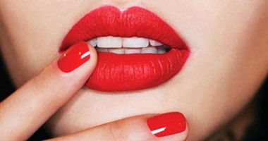 زيت الزيتون وزيت اللوز لإزالة الماكياج بشكل آمن