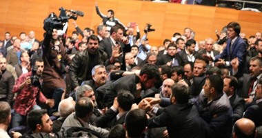 اشتباكات أثناء كلمة لـ"أحمدى نجاد" فى تركيا بسبب دعمه لبشار الأسد