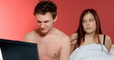 احذر.. إدمان الأفلام الإباحية هتبوظ مخك ومش هتخليك راجل فى بيتك