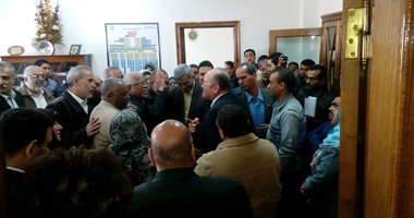 العاملين بالثروة المعدنية يعلنون تمسكهم برئيس الهيئة.. وطعيمة: لن تكون هناك هيكلة