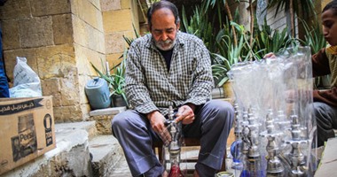 بالصور.. "الشيشة" صنعة من 36 مرحلة.. عشان مزاج المصريين