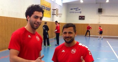أحمد الأحمر فى تدريبات "بطل أوروبا" لليد