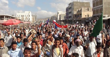 الجيش اليمنى يدرب ثلاثة آلاف متطوع للدفاع عن مدينة عدن
