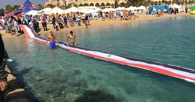 هليكوبتر تفرد علم مصر بمسافة 5 كيلومترات فى مهرجان "المجد للشهداء"