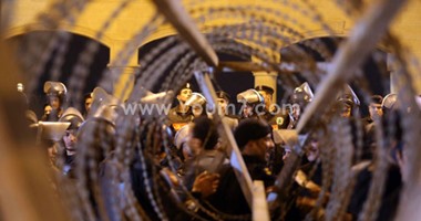   ضحايا ومصابون بالجملة فى اشتباكات دامية  بين "وايت نايتس" والشرطة أمام "الدفاع الجوى"