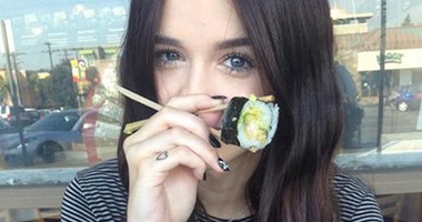 10 أسباب تثبت للسيدات أن تناول "السوشى" أفضل بكثير من الارتباط