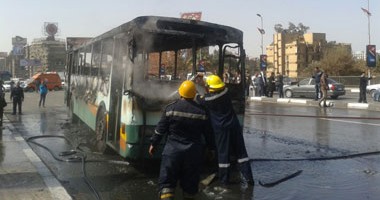 السيطرة على حريق فى أتوبيس نقل عام على كورنيش المعادى دون إصابات