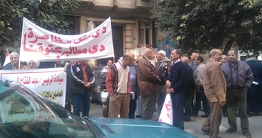 وقفة للمحالين على المعاش بـ"الإنتاج الحربى" أمام "الوزارة" للمطالبة بمستحقاتهم