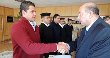 مدير أمن السويس يكرم ضباط وأفرد كمين حنيفة لمجهوادتهم