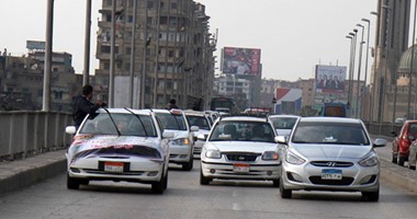 uberو كريم تطبيقات هزت إمبراطورية التاكسى المصرى.. خدمة أفضل وبسيارات ملاكى.. وسائقو الأجرة يدشنون حملة "كارت أحمر" لطرد الشركات .. ومواطنون للسائقين: علشان تبطلوا تقولوا العداد بايظ ومفيش فكه