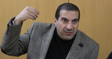 الداعية والسياسة.. "عمرو خالد" رجل دعوة وجد له مكانا فى كل عصر.. بزغ نجمه أثناء حكم مبارك رغم تضييق النظام.. أسس حزبًا فى عهد تنظيم الإخوان واستقال منه 2013.. ترك العمل السياسى واكتفى بمشروعه الدعوى